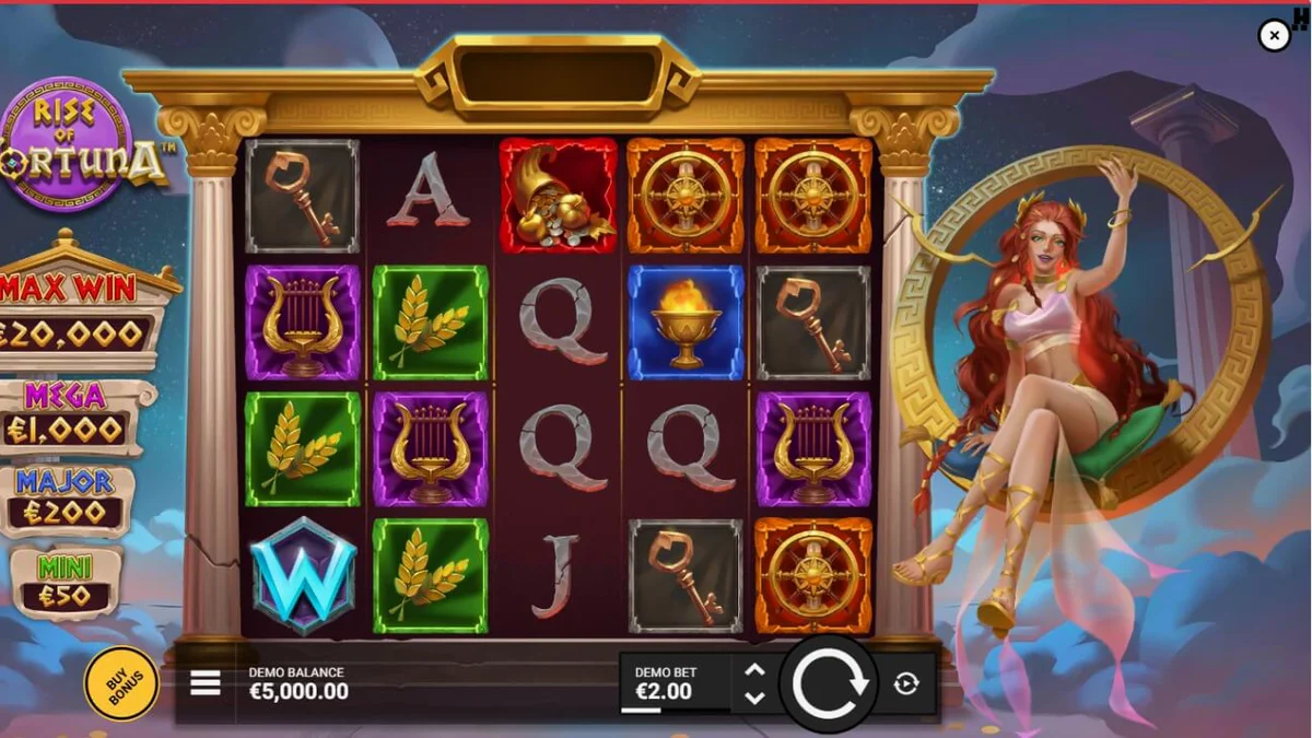 Goddess Fortuna sentada em um círculo dourado ao lado dos rolos do slot Rise of Fortuna